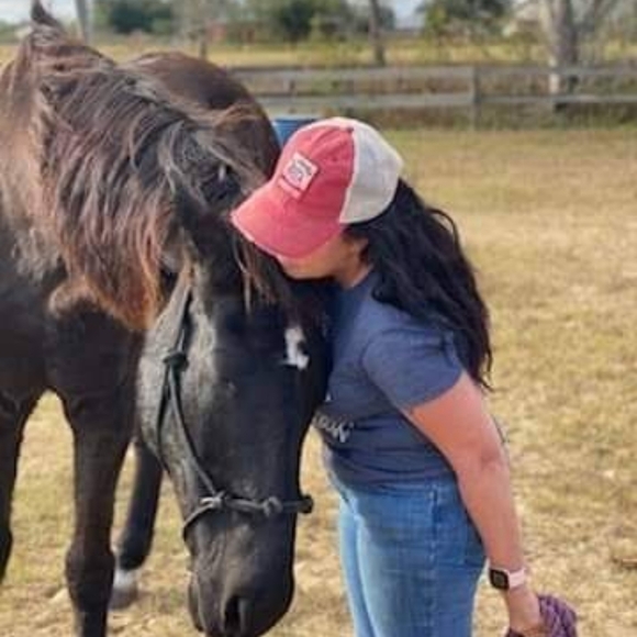 Meet your Posher, Jaime - Picture 2 of 3